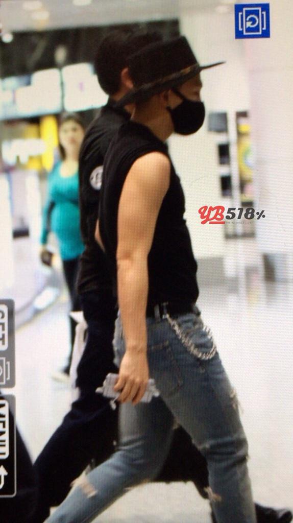 Taeyang Arrival Malaysia 2015-02-06 -4.jpg