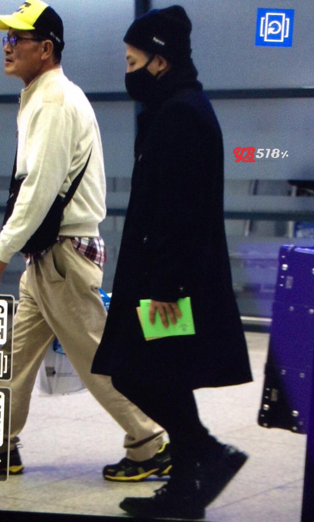 Tae Yang - Incheon Airport - 22feb2015 - YB 518% - 01.jpg