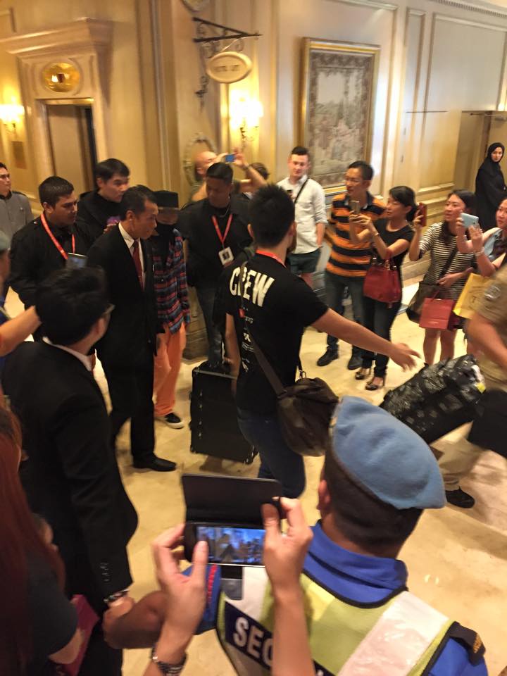 Taeyang leaving Malyasia Vincent Chan Tai Yew 2015-02-07.jpg