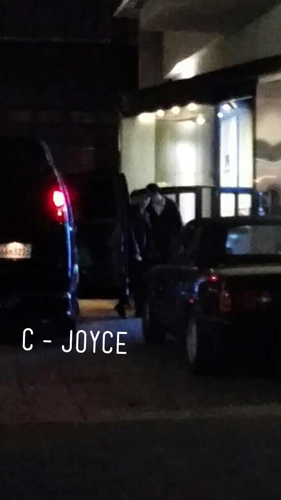 BIGBANG - YG Building - 24feb2015 - Seung Ri - ___??C-Joyce??????? - 01.jpg