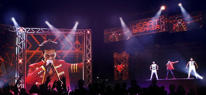 G-Dragon KLive Hologram Concert 2015 002.jpg