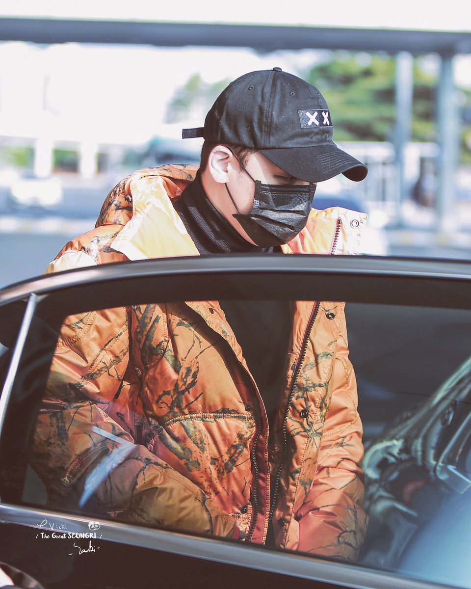 photos-seungri-arrival-gimpo-airport-from-japan-2018-12-18