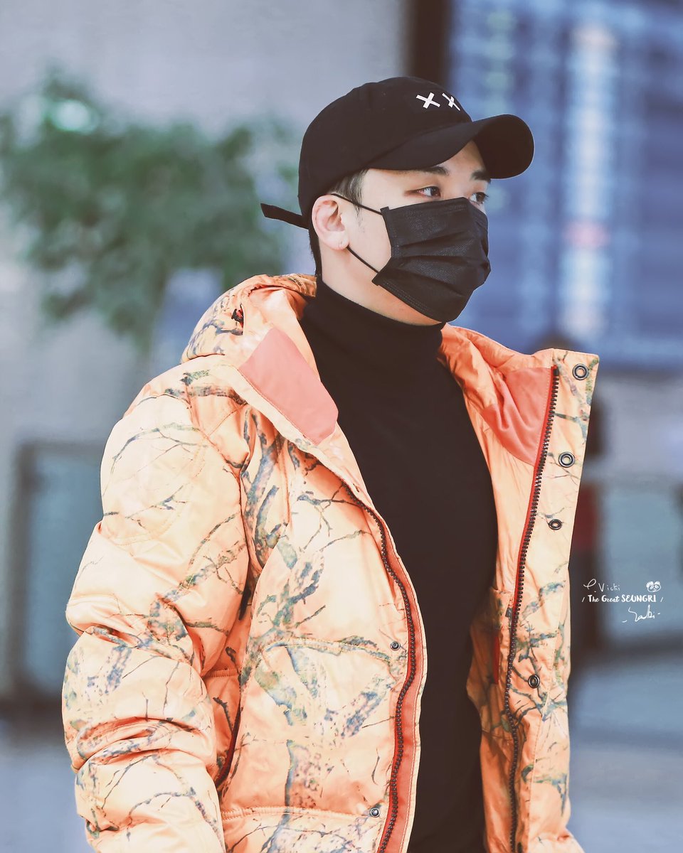 photos-seungri-arrival-gimpo-airport-from-japan-2018-12-18