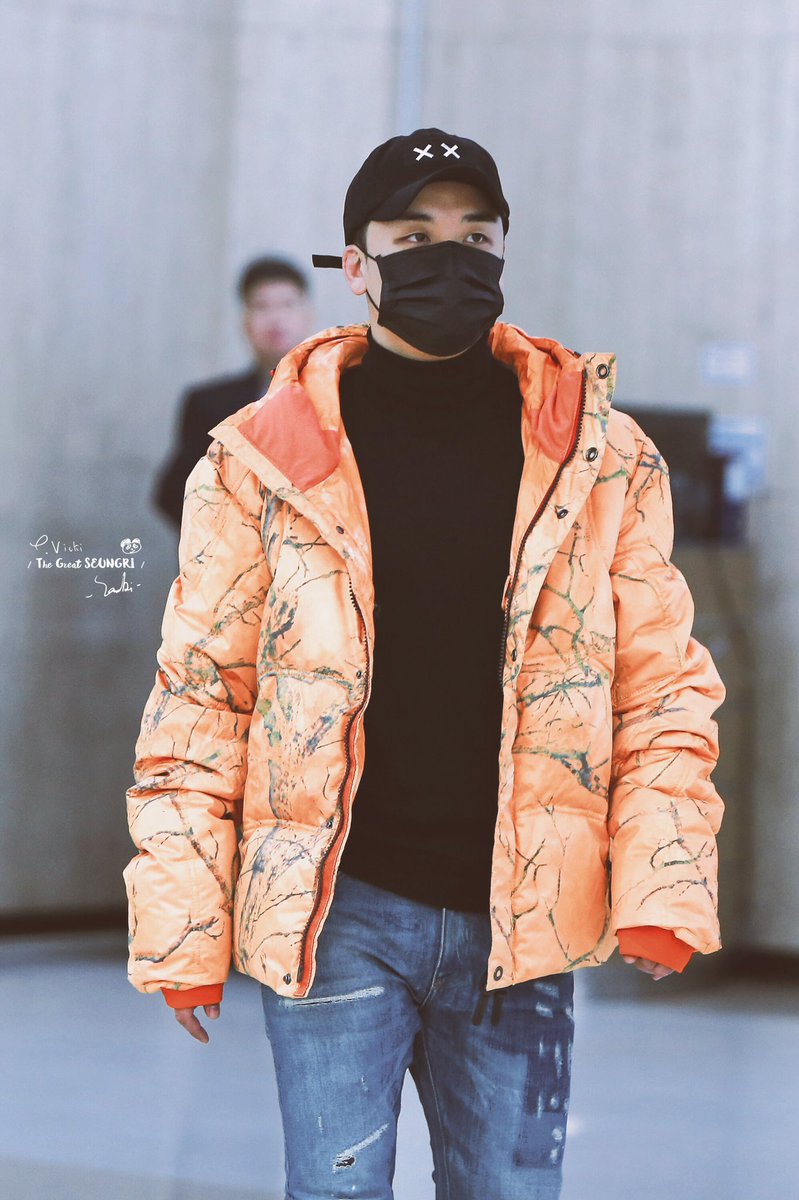 photos-seungri-arrival-gimpo-airport-from-japan-2018-12-18