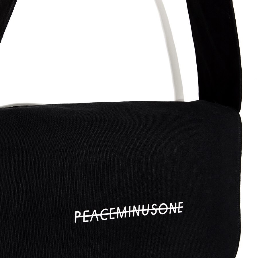 PMO®➖OVERSIZED MESSENGER BAG (BLACK)
PMO®➖LANYARD (BLACK)