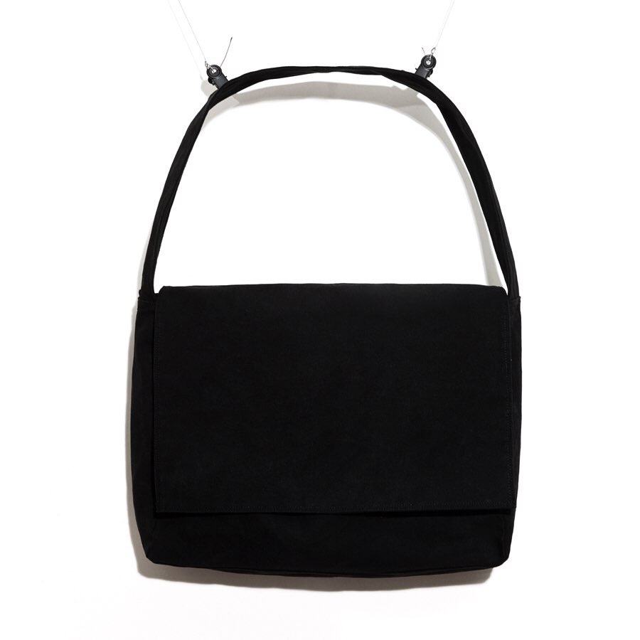 PMO®➖OVERSIZED MESSENGER BAG (BLACK)
PMO®➖LANYARD (BLACK)