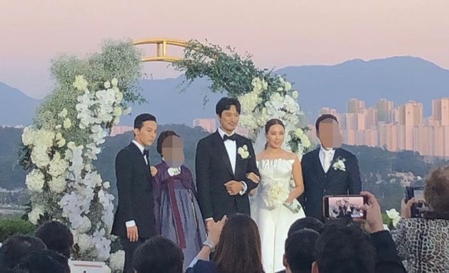 photos-g-dragon-attends-his-sisters-dami-kwon-s-wedding-congratulations-to-the-newly-wed-couple