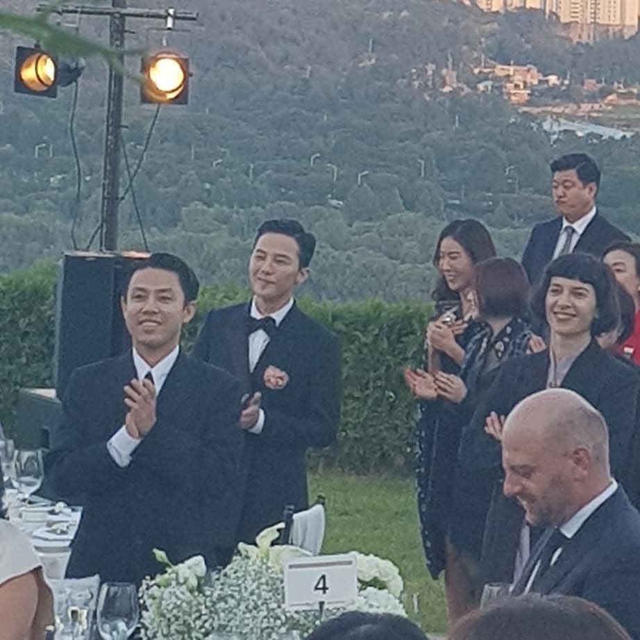photos-g-dragon-attends-his-sisters-dami-kwon-s-wedding-congratulations-to-the-newly-wed-couple