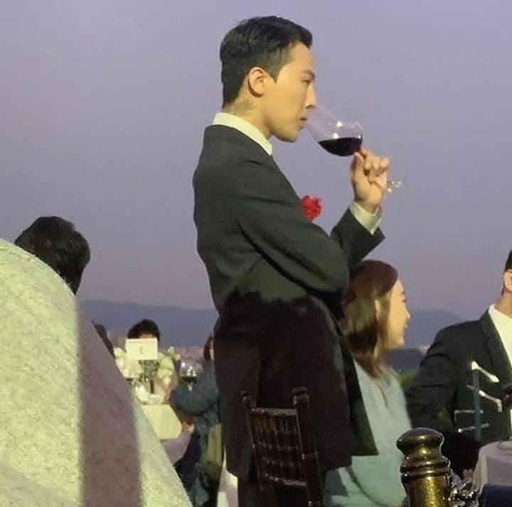 photos-g-dragon-attends-his-sisters-dami-kwon-s-wedding-congratulations-to-the-newly-wed-couple