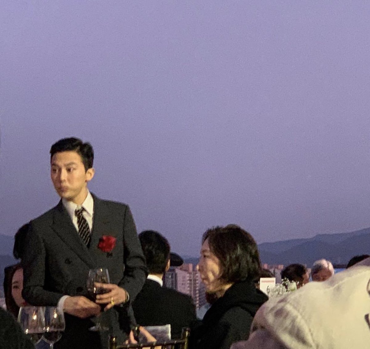 photos-g-dragon-attends-his-sisters-dami-kwon-s-wedding-congratulations-to-the-newly-wed-couple