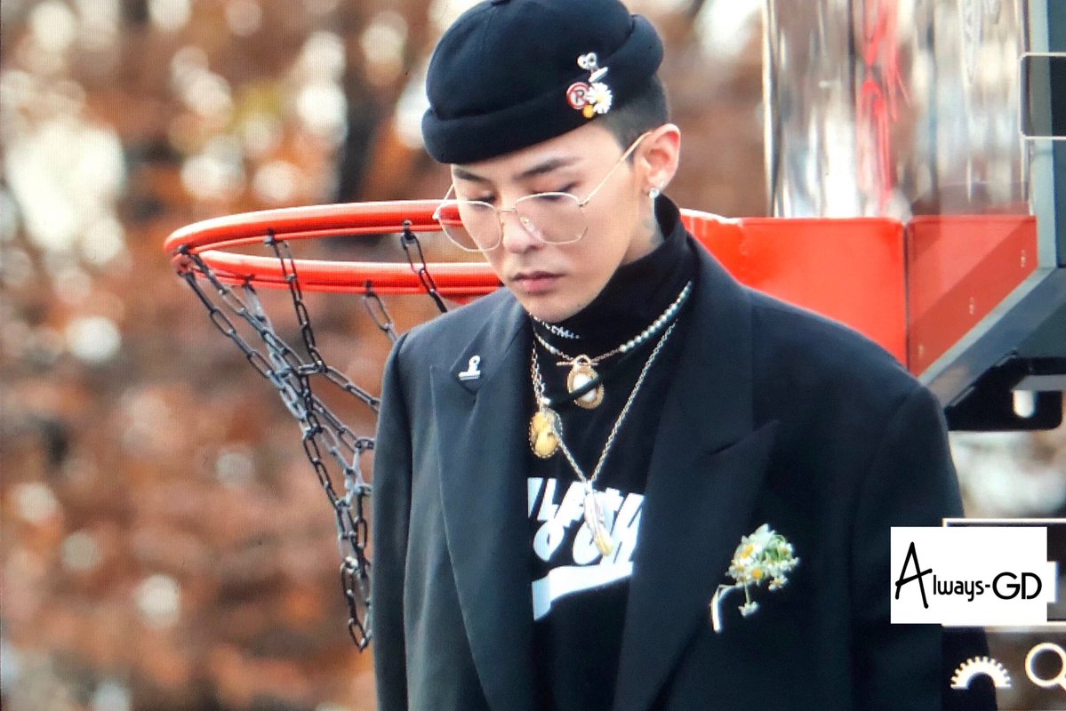 photos-videos-2019-11-23-g-dragon-at-peaceminusone-x-nike-air-force-1-para-noise-event-at-seoul-peace-plaza