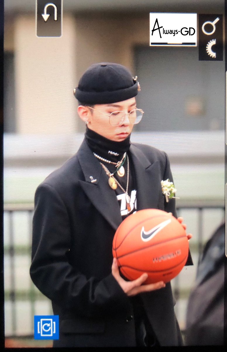 photos-videos-2019-11-23-g-dragon-at-peaceminusone-x-nike-air-force-1-para-noise-event-at-seoul-peace-plaza