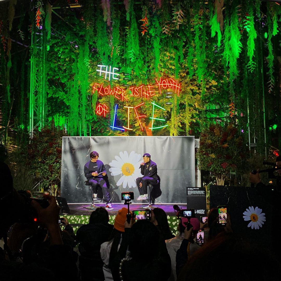 photos-videos-2019-11-23-g-dragon-at-peaceminusone-x-nike-air-force-1-para-noise-event-at-seoul-peace-plaza