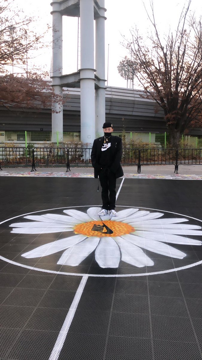 photos-videos-2019-11-23-g-dragon-at-peaceminusone-x-nike-air-force-1-para-noise-event-at-seoul-peace-plaza