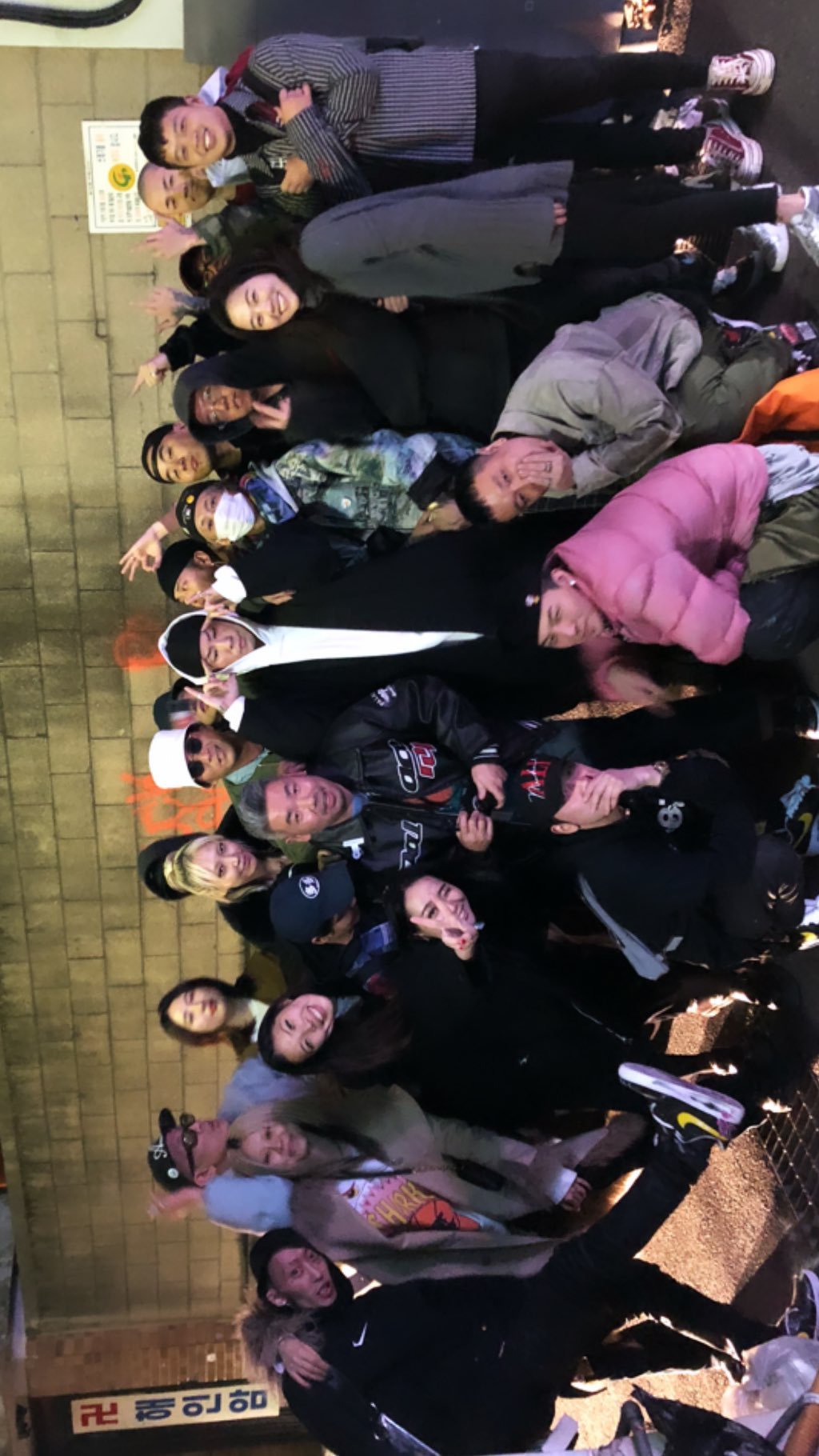 social-media-more-fakesickness-instagram-and-stories-update-with-g-dragon-2019-11-25
