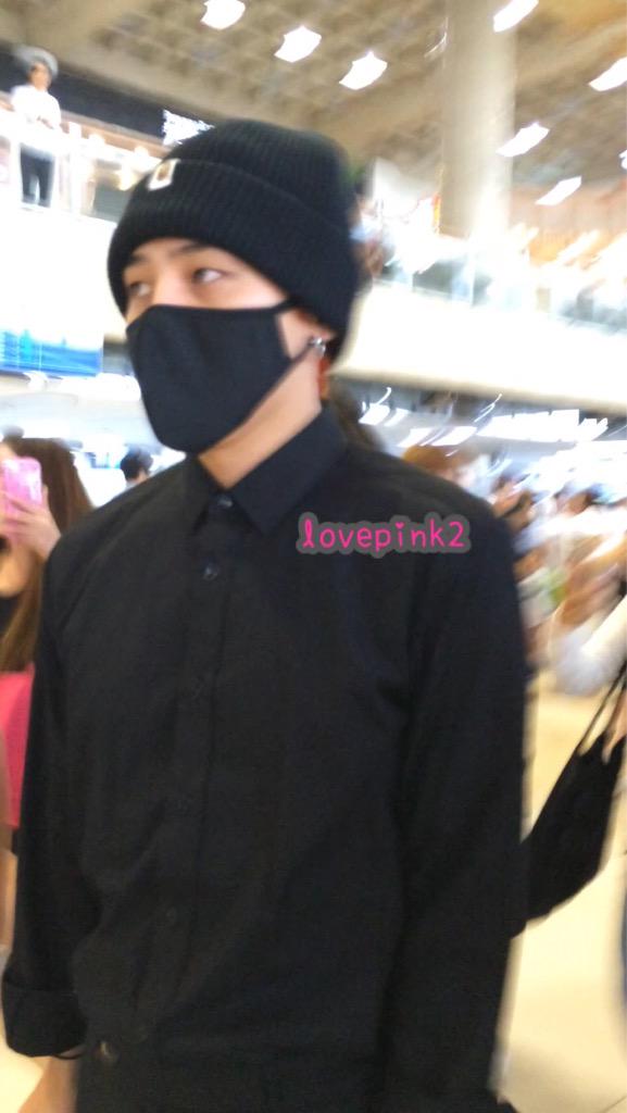 BIGBANG_Departing_Seoul_to_Osaka_2015-08-21_2.jpg