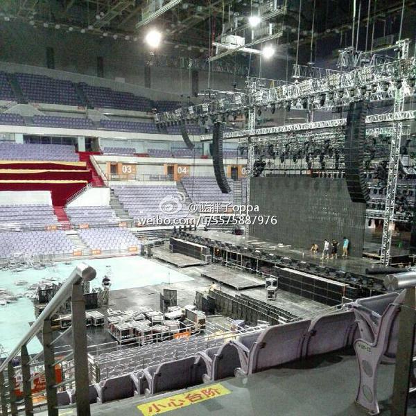 BIGBANG_MADE_Nanjing_-_The_Stage_2015-08-08_2.jpg