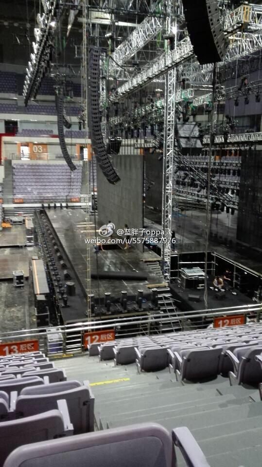 BIGBANG_MADE_Nanjing_-_The_Stage_2015-08-08_3.jpg