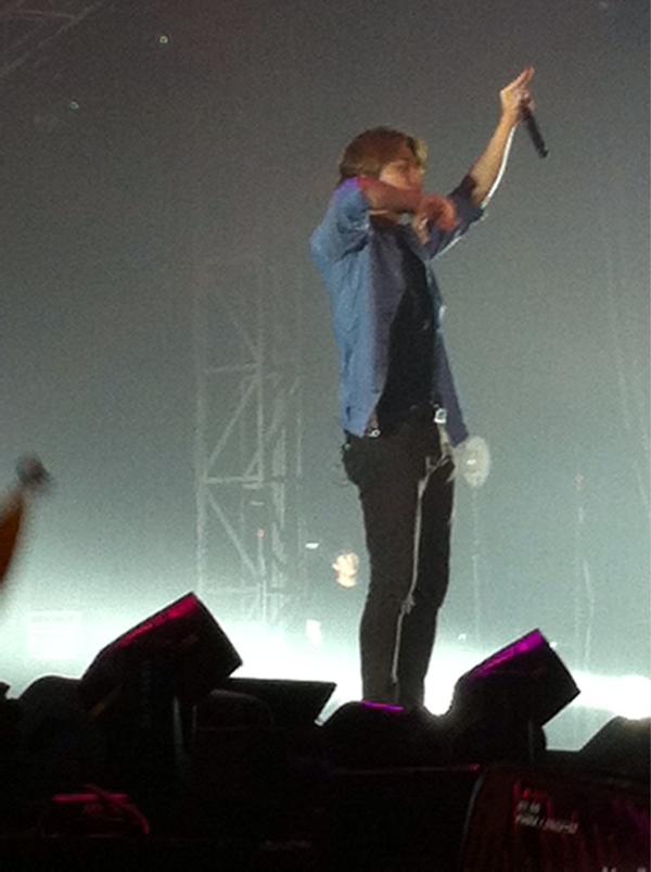 BIGBANG_Soundcheck_Jakarta_2015-08-01_by_EnvRani_Twitter.jpg
