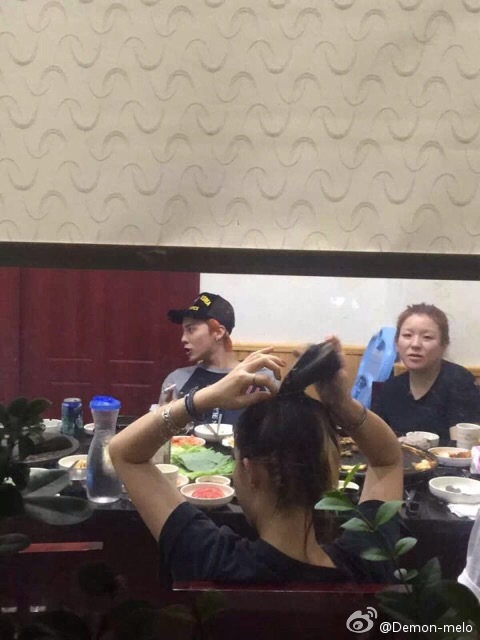 BIGBANG_at_KoreanBBQ_Restaurant_Nanjing_2015-08-09_2.jpg