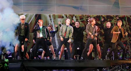 Big_Bang_-_A-Nation_2015_-_22aug2015_-_daily_-_01.jpg