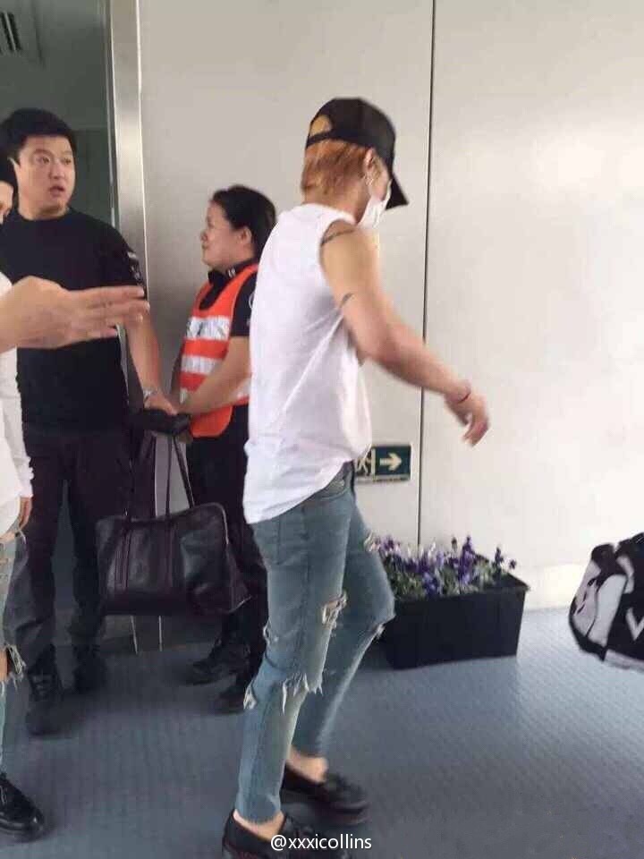 Big_Bang_-_Chongqing_Airport_-_30aug2015_-_xxxicollins_-_02.jpg
