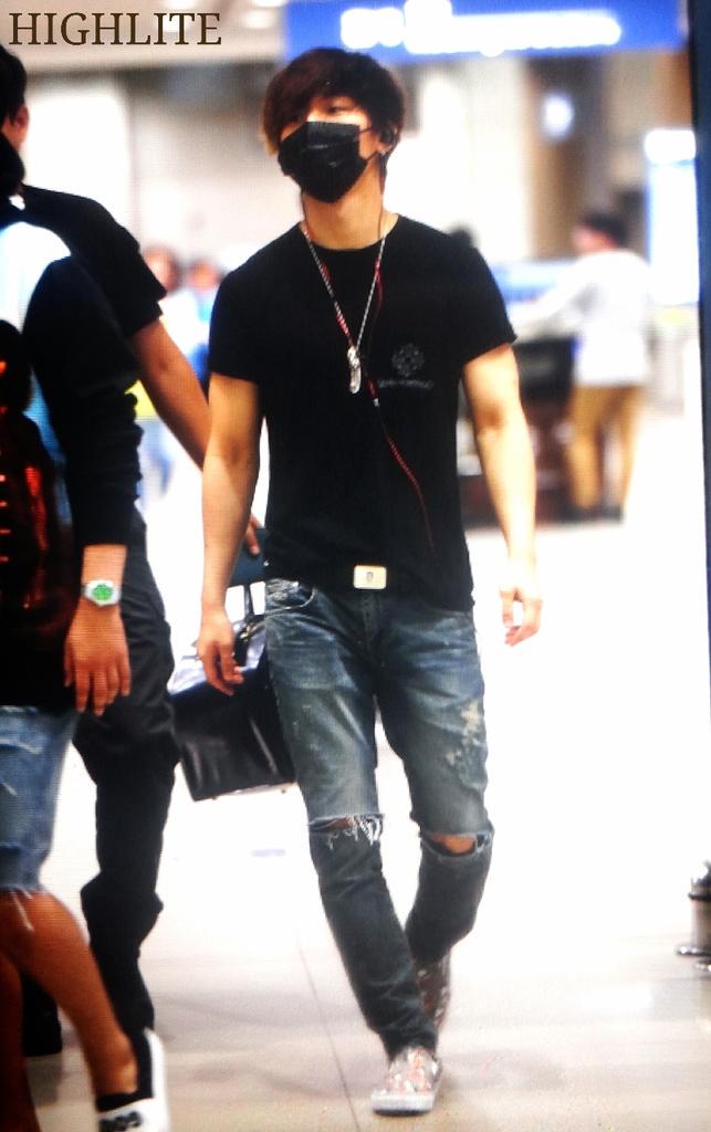 Big_Bang_-_Incheon_Airport_-_13jul2015_-_High_Lite_-_01.jpg