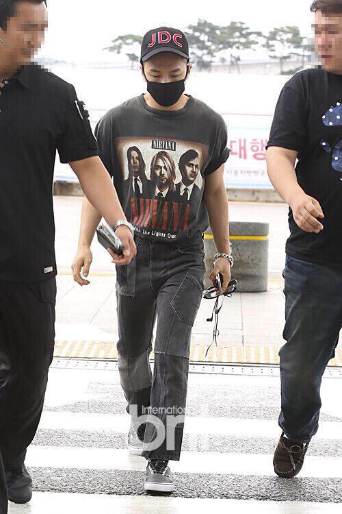 Big_Bang_-_Incheon_Airport_-_26jun2015_-_BNT_-_12.jpg