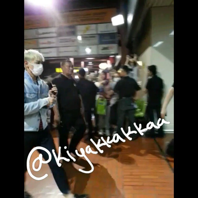 Big_Bang_-_Jakarta_Airport_-_02aug2015_-_kiyakkakkaa_-_02.jpg