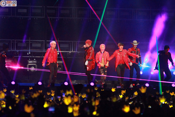 Big_Bang_-_Made_Tour_2015_-_Hong_Kong_-_12jun2015_-_on.cc_-_02.jpg