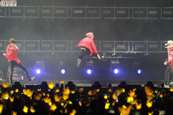 Big_Bang_-_Made_Tour_2015_-_Hong_Kong_-_12jun2015_-_on.cc_-_03.jpg