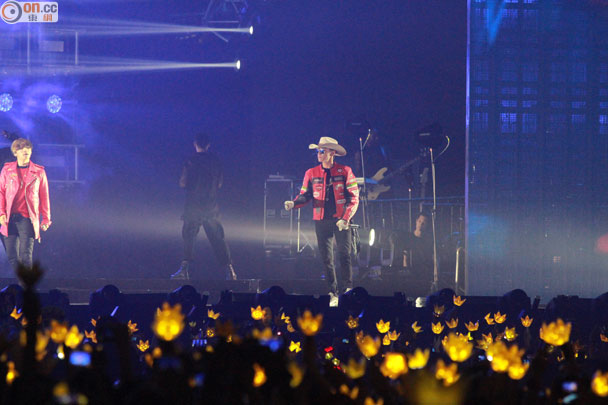 Big_Bang_-_Made_Tour_2015_-_Hong_Kong_-_12jun2015_-_on.cc_-_06.jpg