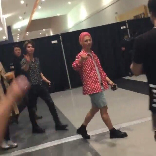 Big_Bang_-_Made_Tour_2015_-_Hong_Kong_-_Send-Off_-_12jun2015_-__sakuragi.hanamichi__-_01.jpg