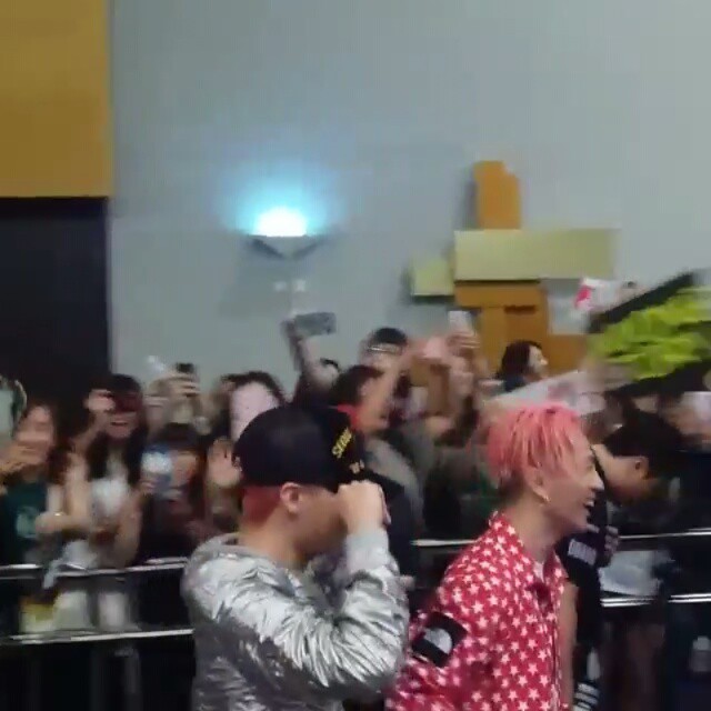Big_Bang_-_Made_Tour_2015_-_Hong_Kong_-_Send-Off_-_12jun2015_-_yiannibb_-_02.jpg