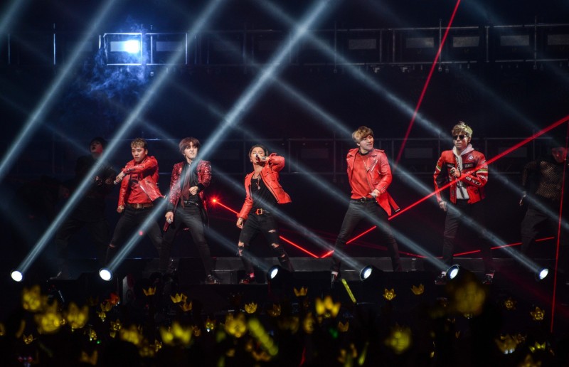 Big_Bang_-_Made_Tour_2015_-_Taiwan_-_24sep2015_-_breakingnews_-_01.jpg