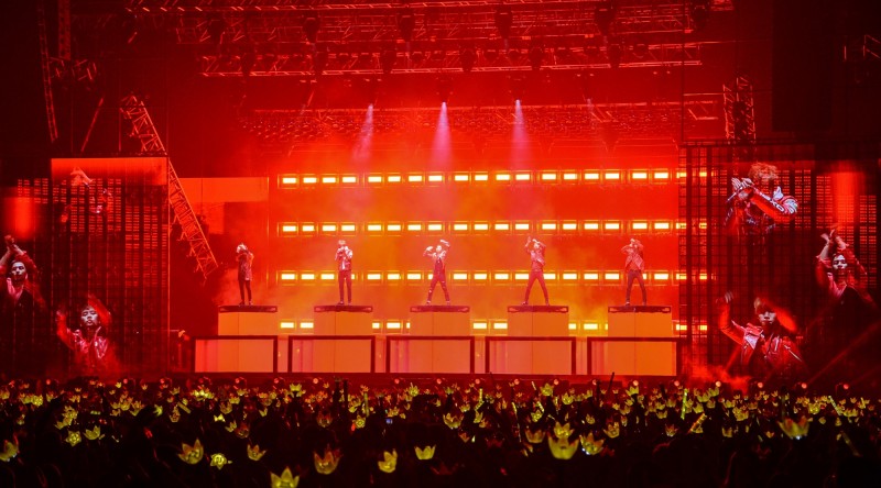 Big_Bang_-_Made_Tour_2015_-_Taiwan_-_24sep2015_-_breakingnews_-_03.jpg