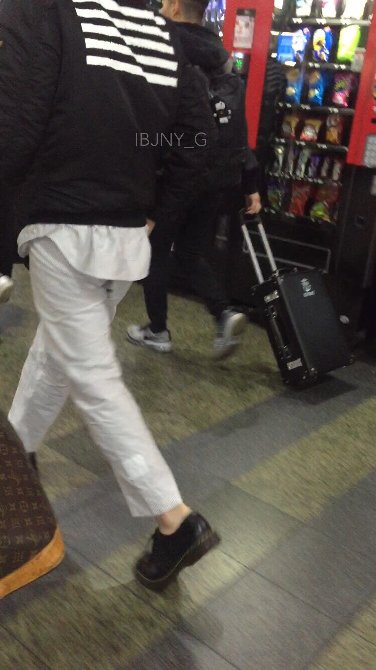 Big_Bang_-_Melbourne_Airport_-_22oct2015_-_jenny35_-_02.jpg