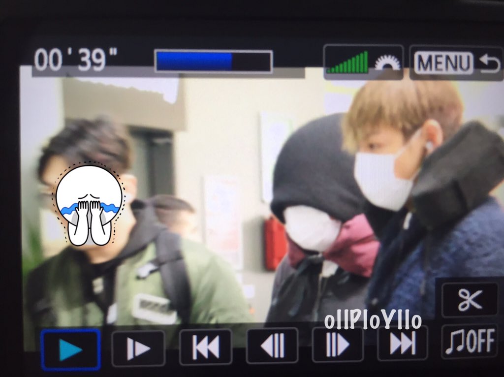 Big_Bang_-_Melbourne_Airport_-_22oct2015_-_ollPloYllo_-_01.jpg