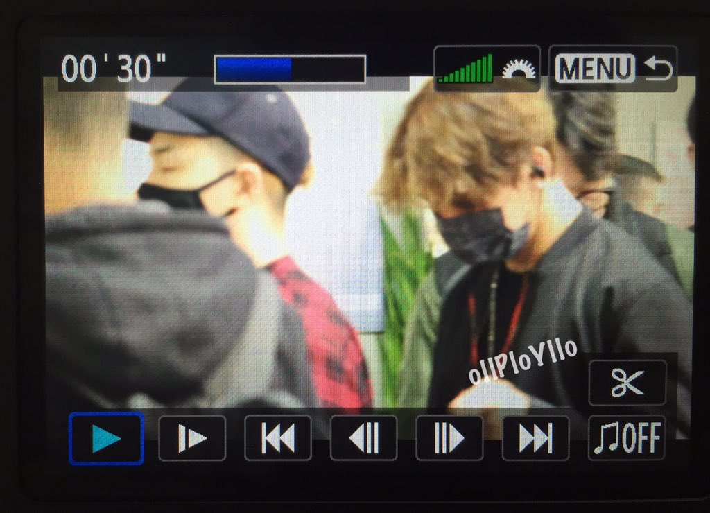 Big_Bang_-_Melbourne_Airport_-_22oct2015_-_ollPloYllo_-_02.jpg