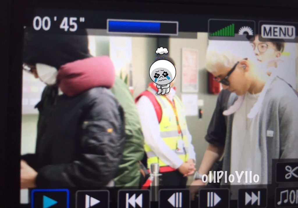 Big_Bang_-_Melbourne_Airport_-_22oct2015_-_ollPloYllo_-_03.jpg