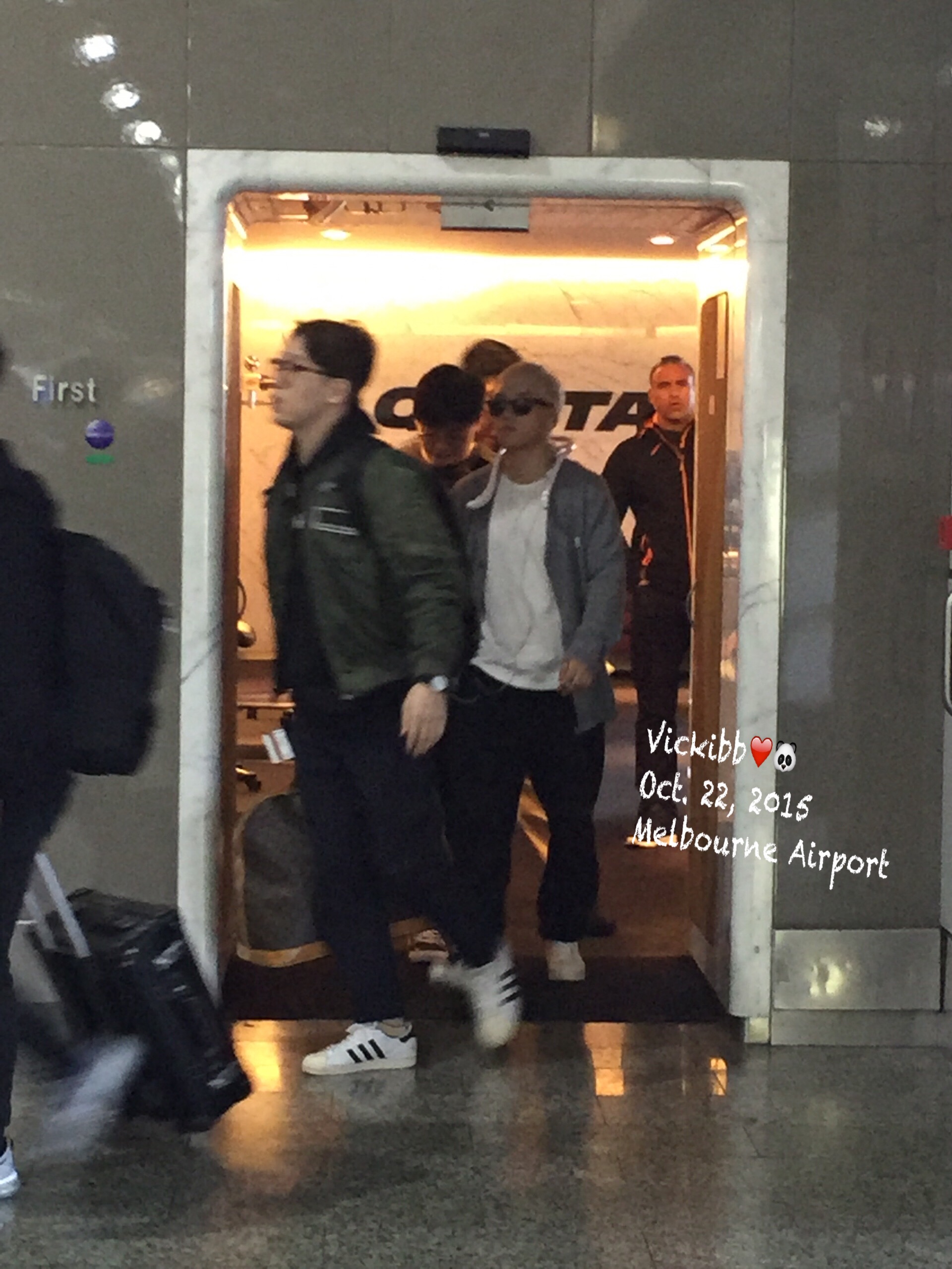 Big_Bang_-_Melbourne_Airport_-_22oct2015_-_vickibblee_-_02.jpg