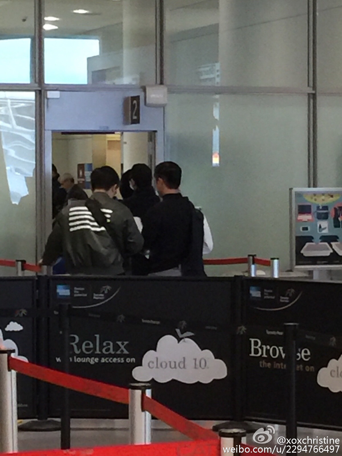Big_Bang_-_Toronto_Airport_-_14oct2015_-_xoxchristine_-_04.jpg