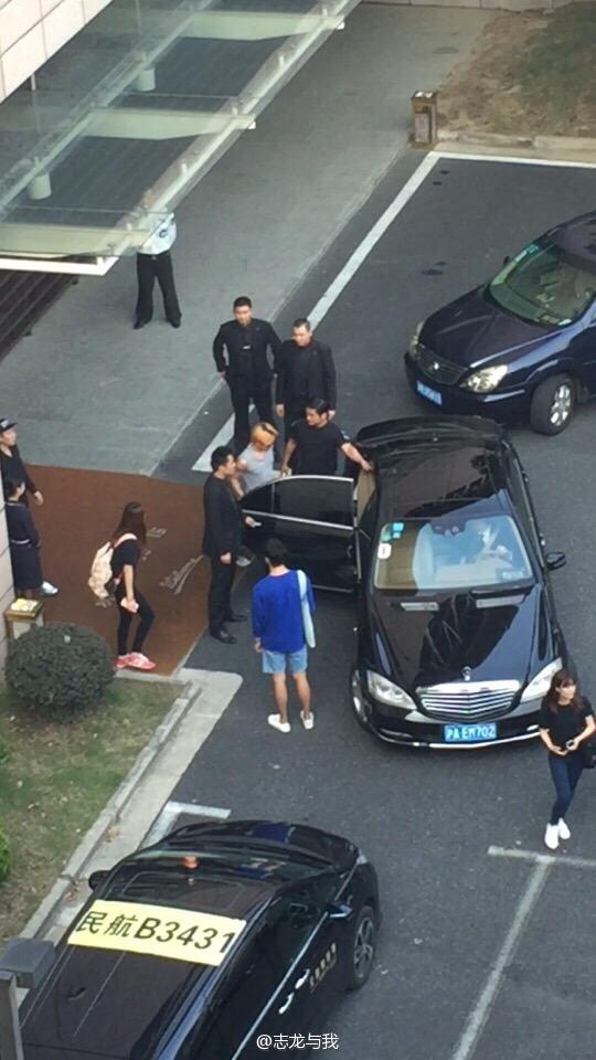G-Dragon_Arrival_Shanghai_2015-08-31_3.jpg