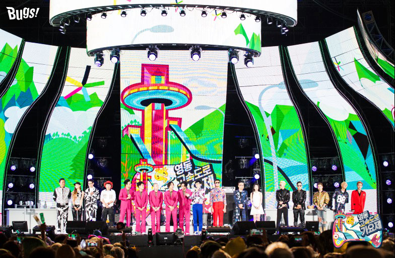 G-Dragon__Tae_Yang_-_MBC_Infinite_Challenge_Music_Festival_2015_-_13aug2015_-_Bugs_-_09.jpg