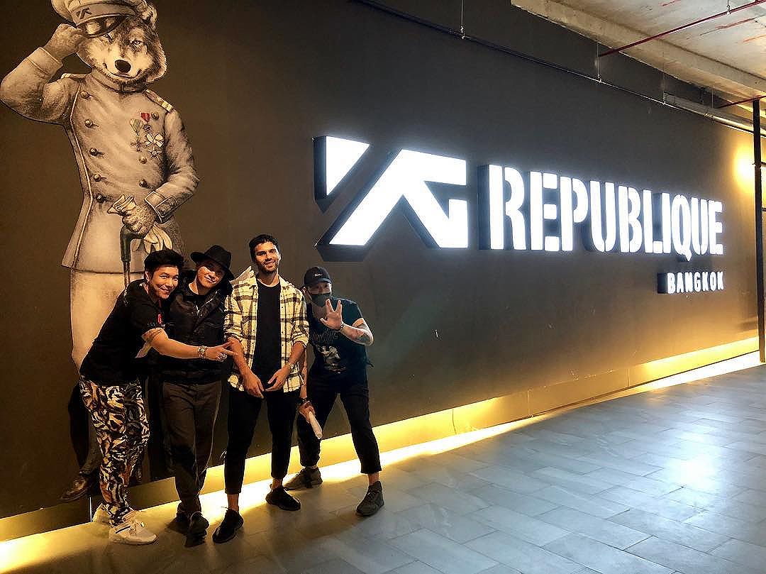 xygrepublique-my-bkk-thailand-night-showdc-i-must-do-something-good-party-here