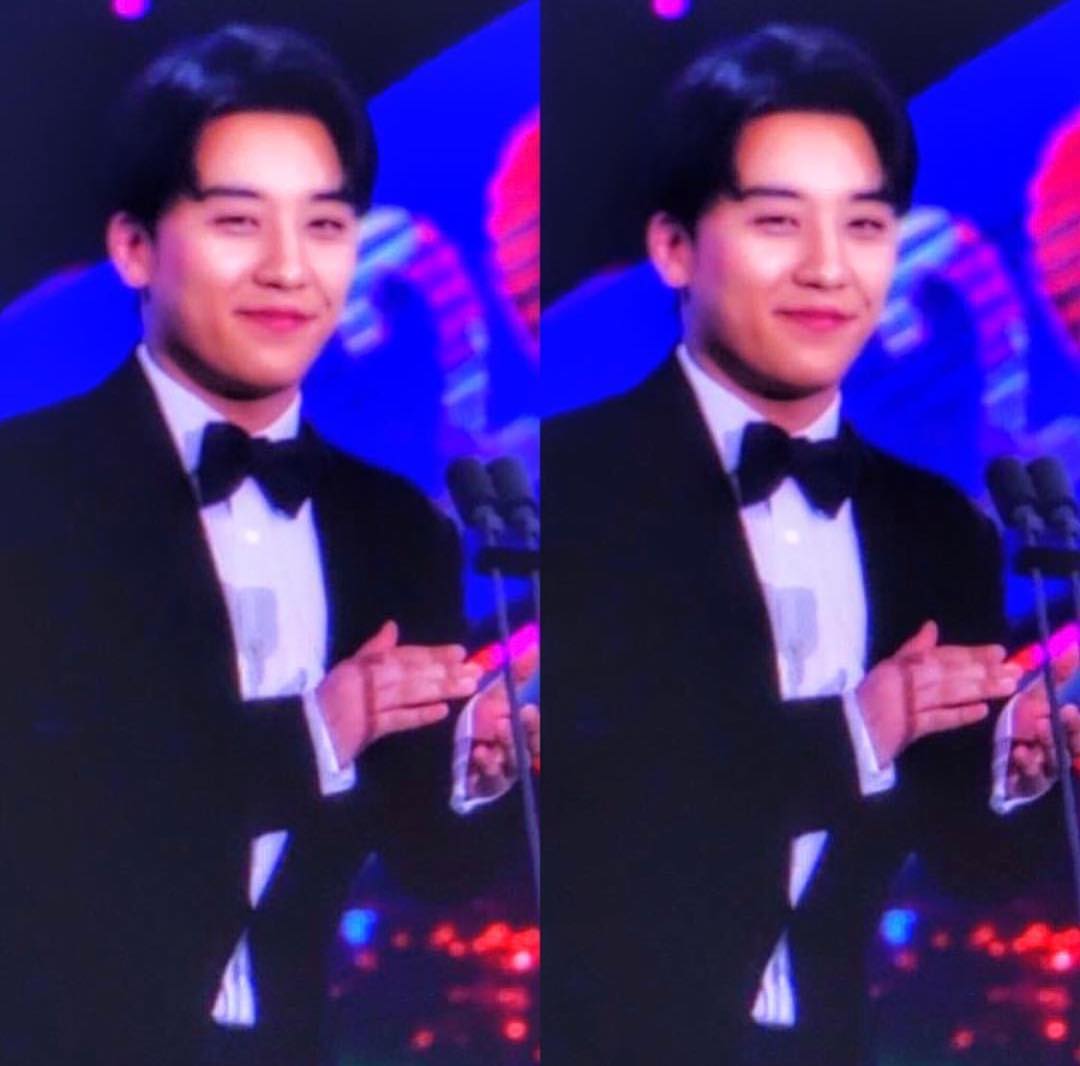 #sbs #연예대상 #씬스틸러상 받았습니다 이모든 영광은 #VIP 팬분들과 군생활중인 #빅뱅 멤버형들과 나누겠습니다 @xxxibgdrgn @__youngbae__ @choi_seung_hyun_tttop