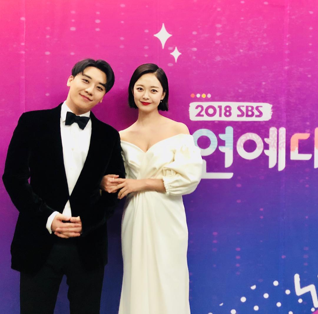 #sbs #연예대상 #씬스틸러상 받았습니다 이모든 영광은 #VIP 팬분들과 군생활중인 #빅뱅 멤버형들과 나누겠습니다 @xxxibgdrgn @__youngbae__ @choi_seung_hyun_tttop