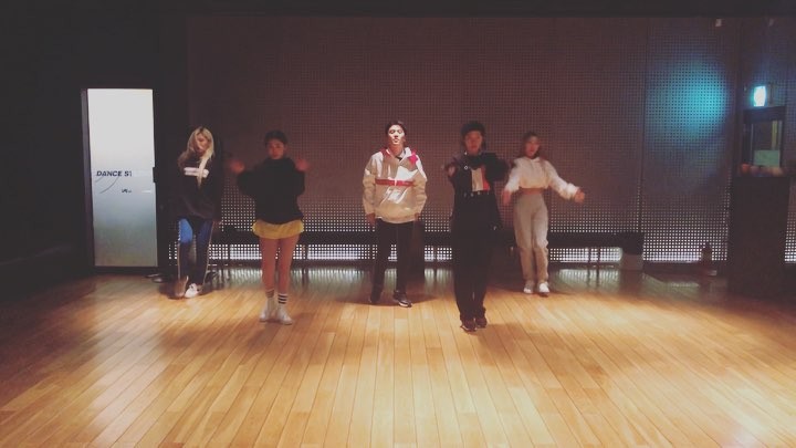 대세 @jennierubyjane #제니 #블랙핑크 #솔로 안무 저도 한번 해봤습니다. #방송안무 는 @x_academy_official #엑스아카데미 에서 #크레이지