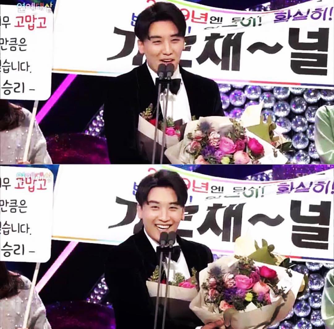 #sbs #연예대상 #씬스틸러상 받았습니다 이모든 영광은 #VIP 팬분들과 군생활중인 #빅뱅 멤버형들과 나누겠습니다 @xxxibgdrgn @__youngbae__ @choi_seung_hyun_tttop