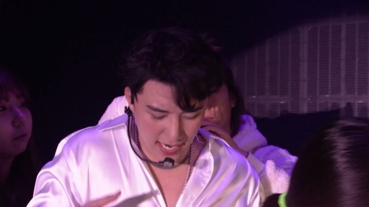 肩見せddududdududdu #肩見せ #thegreatseungritour in japan DVD see u tomorrow in hongkong next #manila